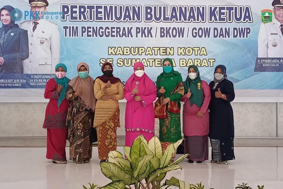Pertemuan Bulanan Ketua TP-PKK / BKOW / GOW / DWP Kabupaten / Kota se Sumatera Barat yang bertempat di Conventional Room Komp. Cinangkiak Dream Park Nagari Singkarak